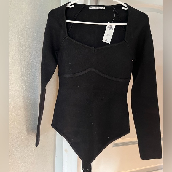 Abercrombie Long Sleeve Sweetheart Sweater - Picture 2 of 4